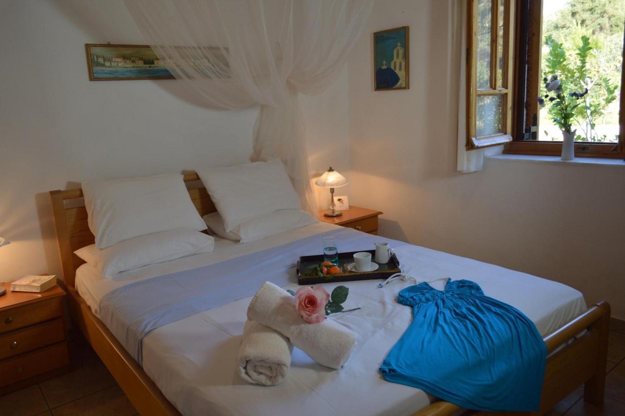 Mani Apartments Suites Agios Nikolaos  Ngoại thất bức ảnh